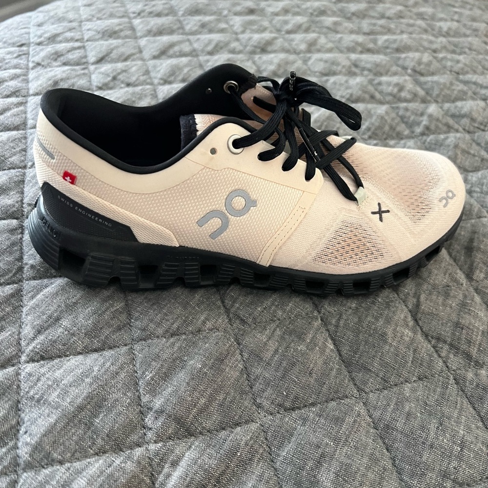 ON Running Cloud X Black and Cream Athletic Shoes Women’s 7